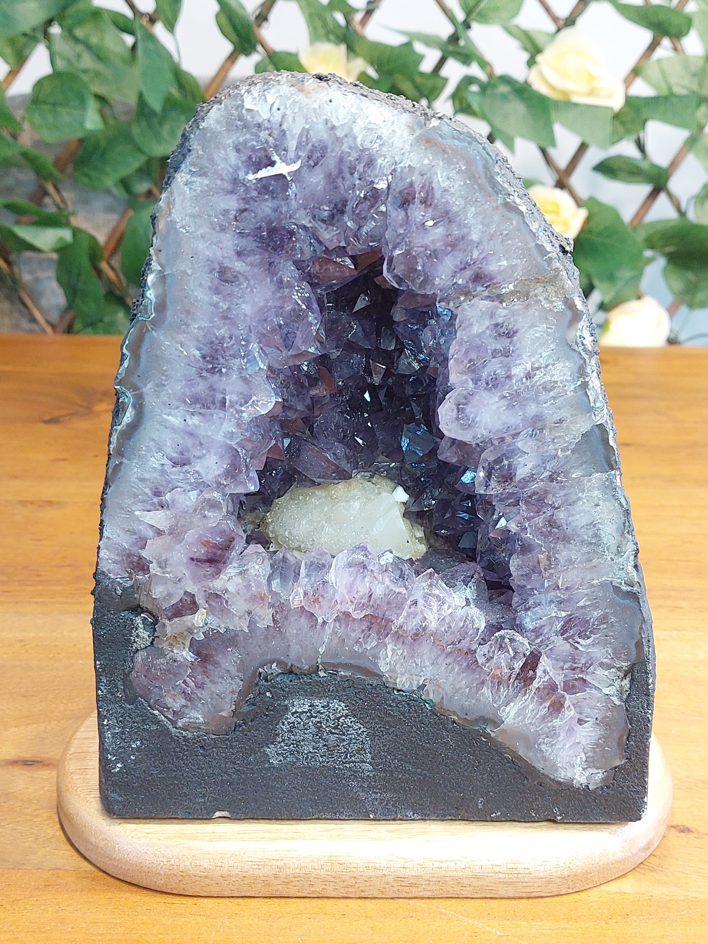 Amethyst Druse mit sugar Calcit