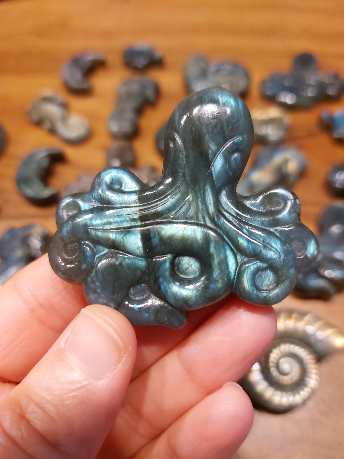 Labradorit ocean theme carving