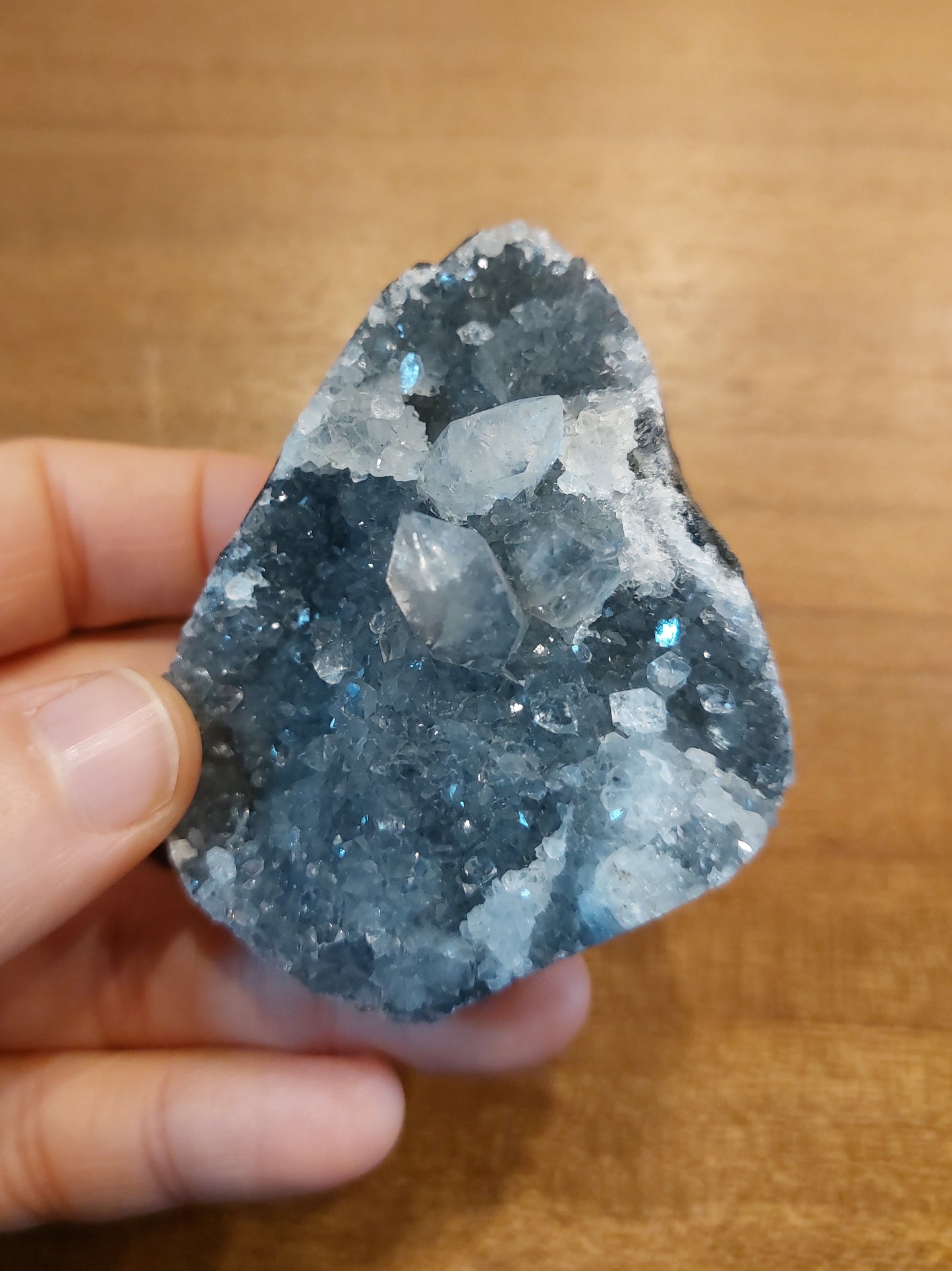Apophyllit auf Black Calcedon