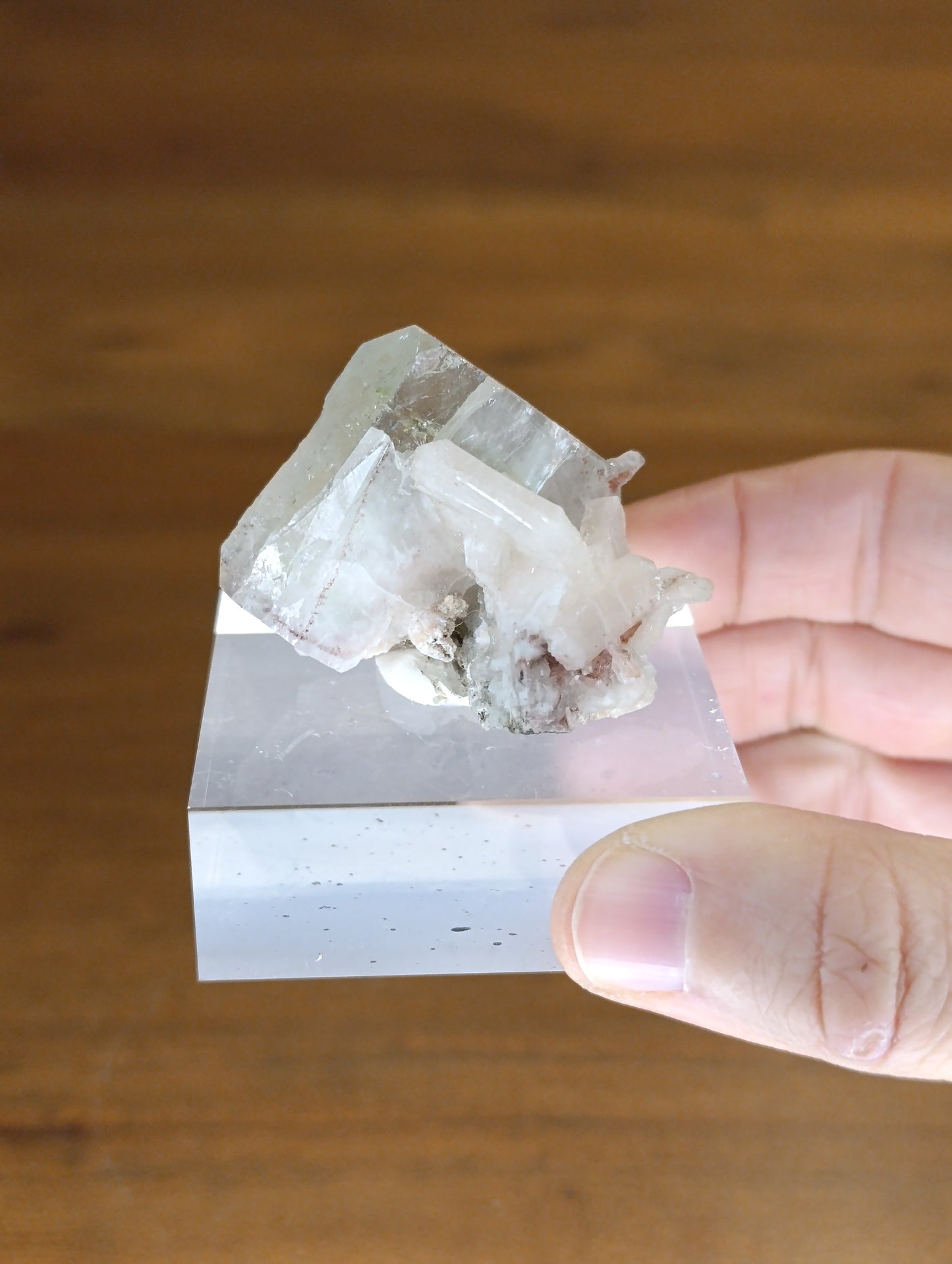 Glassy Apophyllit mit peachy Stibilit