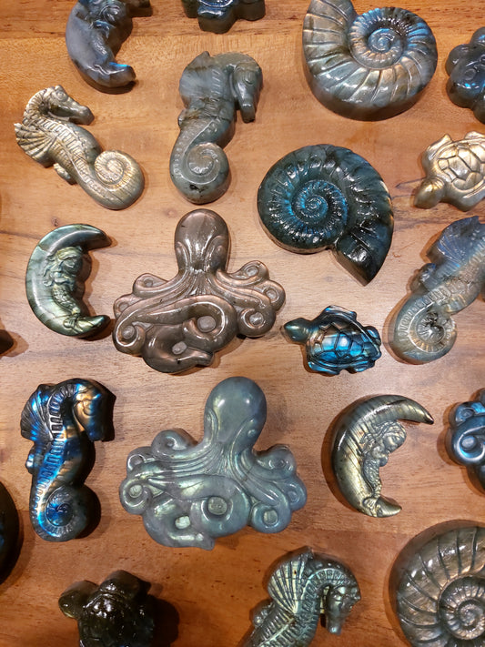 Labradorit ocean theme carving