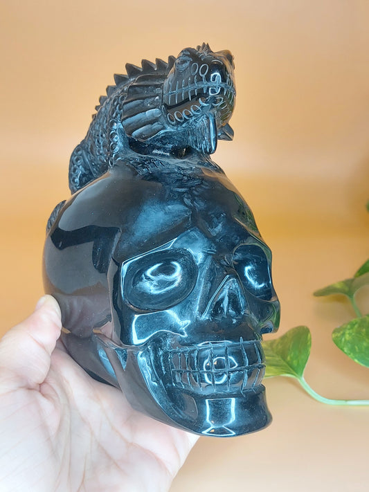 Obsidian Schädel mit Echse XL