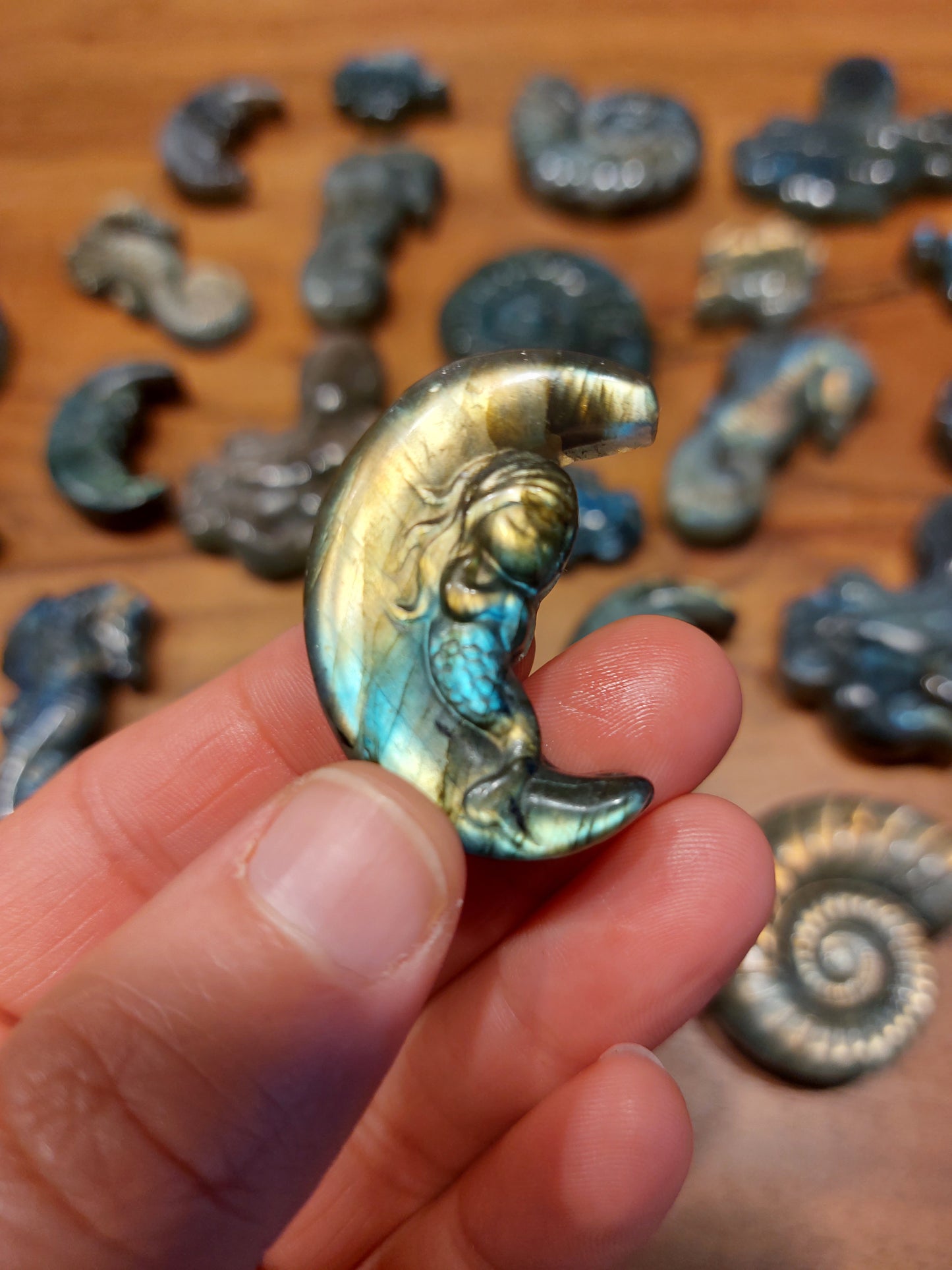 Labradorit ocean theme carving